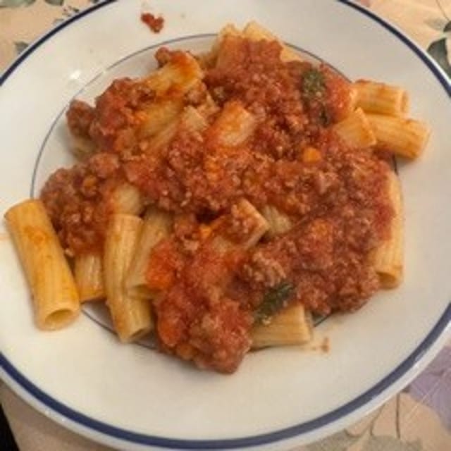 Rigatoni Bolognese (Large Tray).